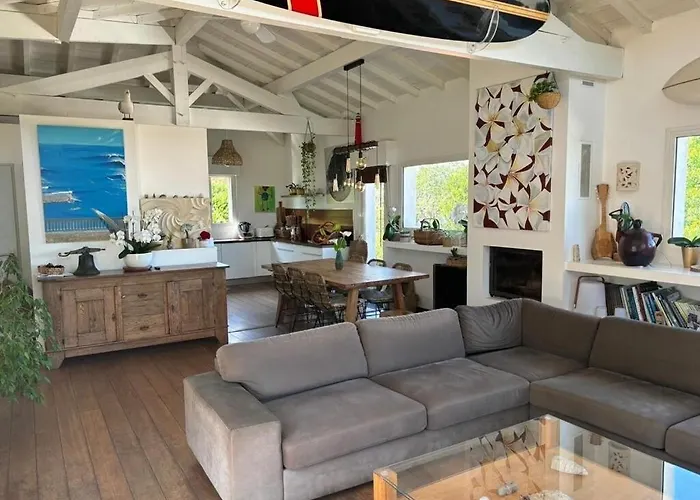 Proche Des Plages Et Commodités, Au Calme, Piscine Chauffée Bidart