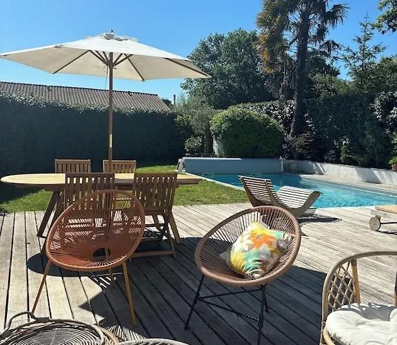 Proche Des Plages Et Commodités, Au Calme, Piscine Chauffée Villa Bidart